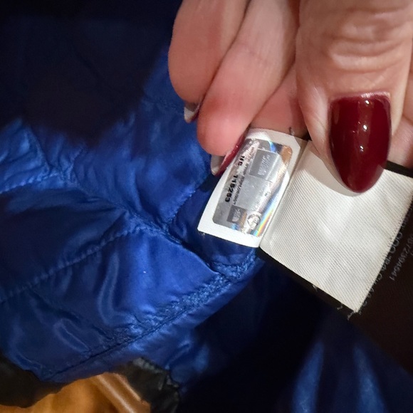 The North Face Men's Thermoball Blue full zip Jacket with Blue zipper and Logo - Picture 5 of 6